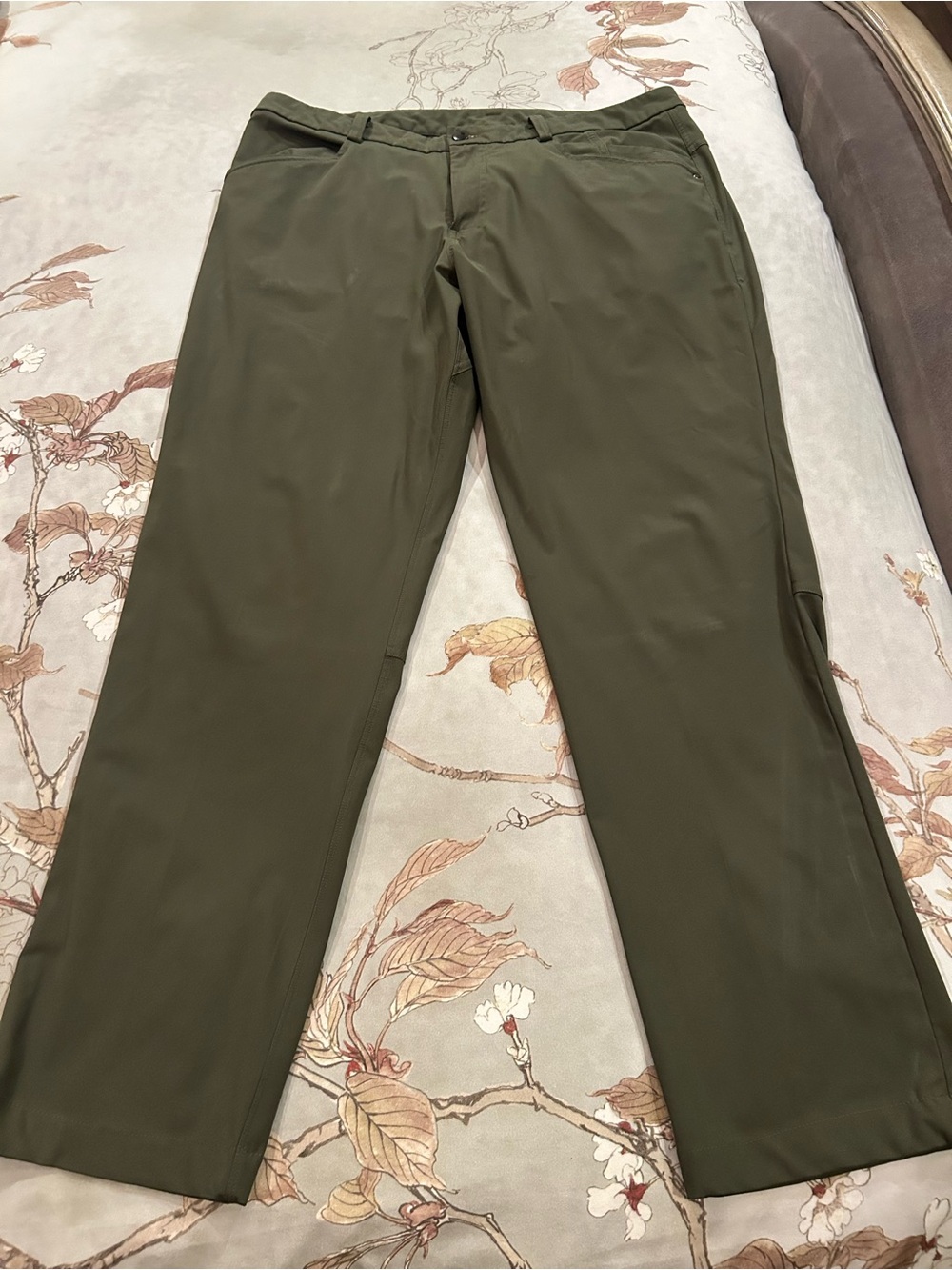 LuluLemon Men's Olive Green Performance Pants